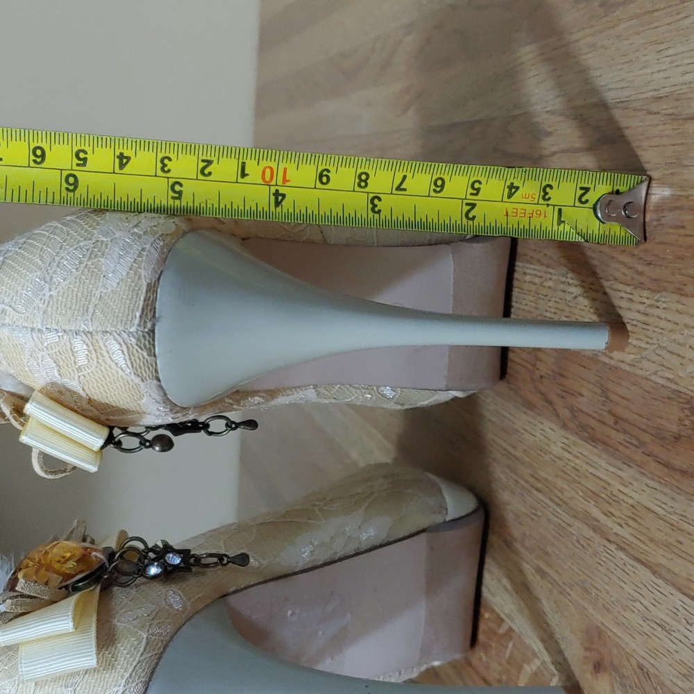 2 Lips Too Vintage Lace & Charm Heels 5.5 - Picture 10 of 15